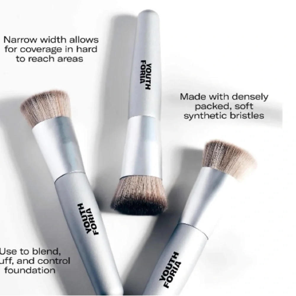 YOUTHFORIA OVAL FOUNDATION BRUSH